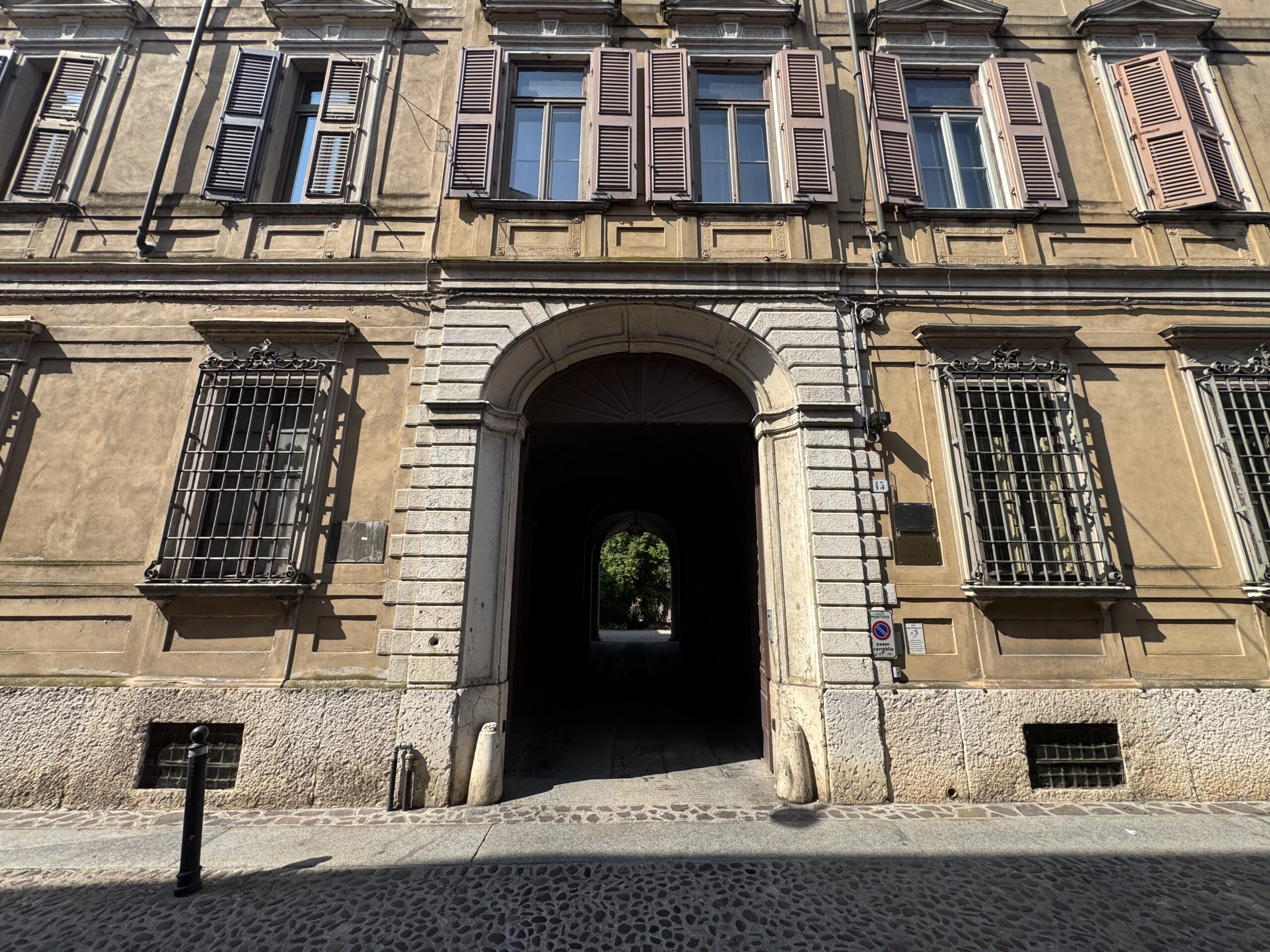 Studio Legale Rebecchi Ferrarini — ingresso storico a Mantova