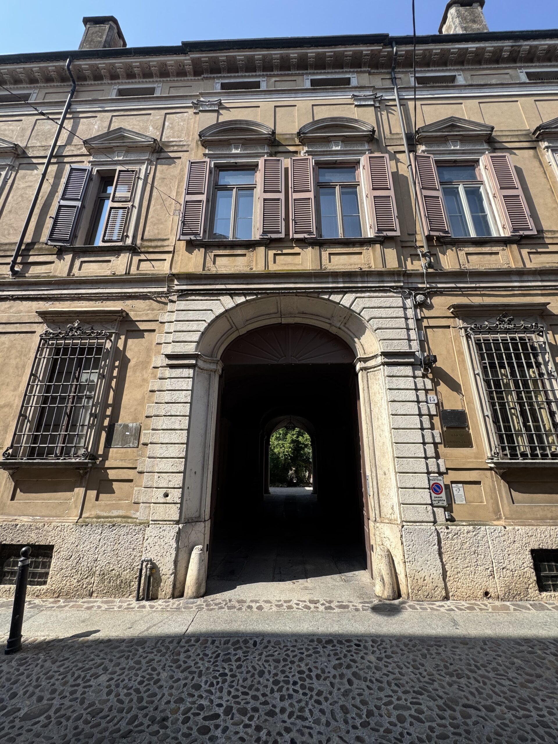 Ingresso dello Studio Legale Rebecchi Ferrarini a Mantova
